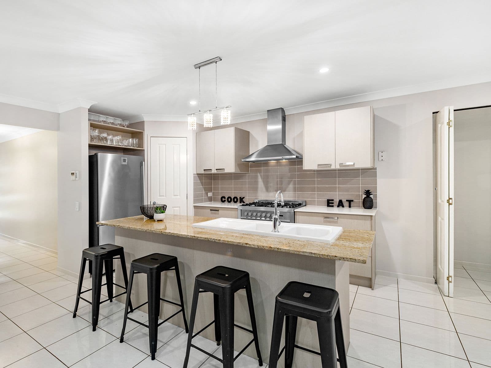 12 Ironbark Circuit, Everton Hills QLD 4053, Everton Hills - Thumbnail 5