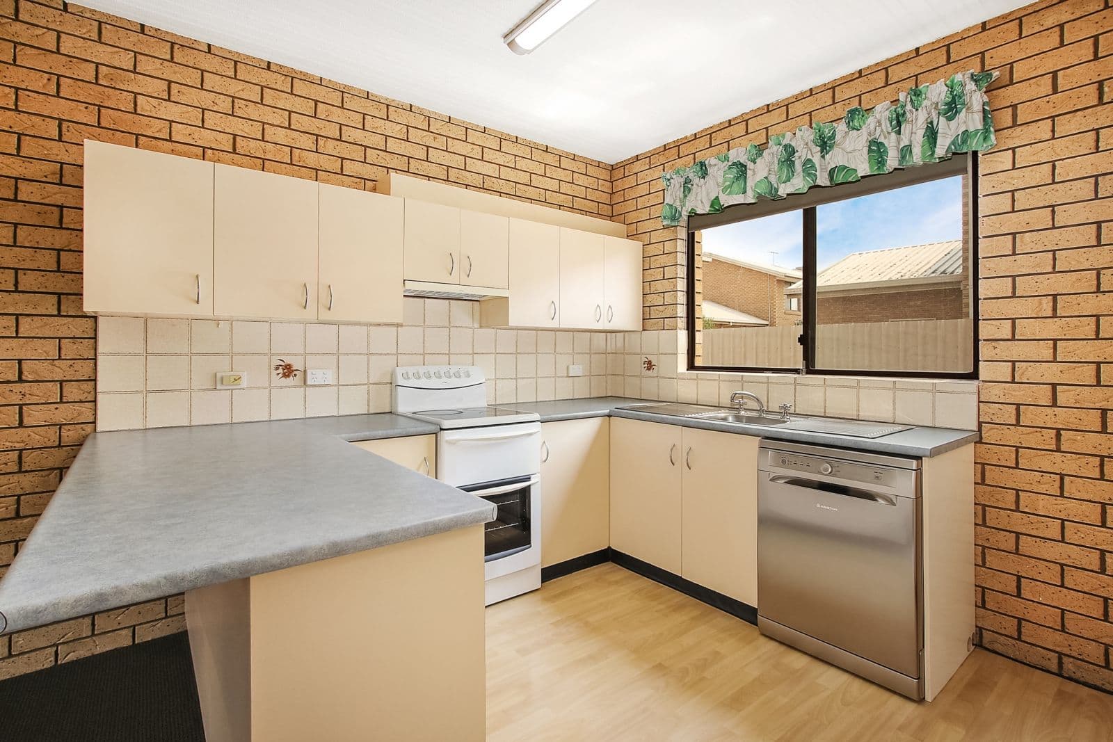 411 Bevan Street, Lavington NSW 2641, Lavington - Thumbnail 2