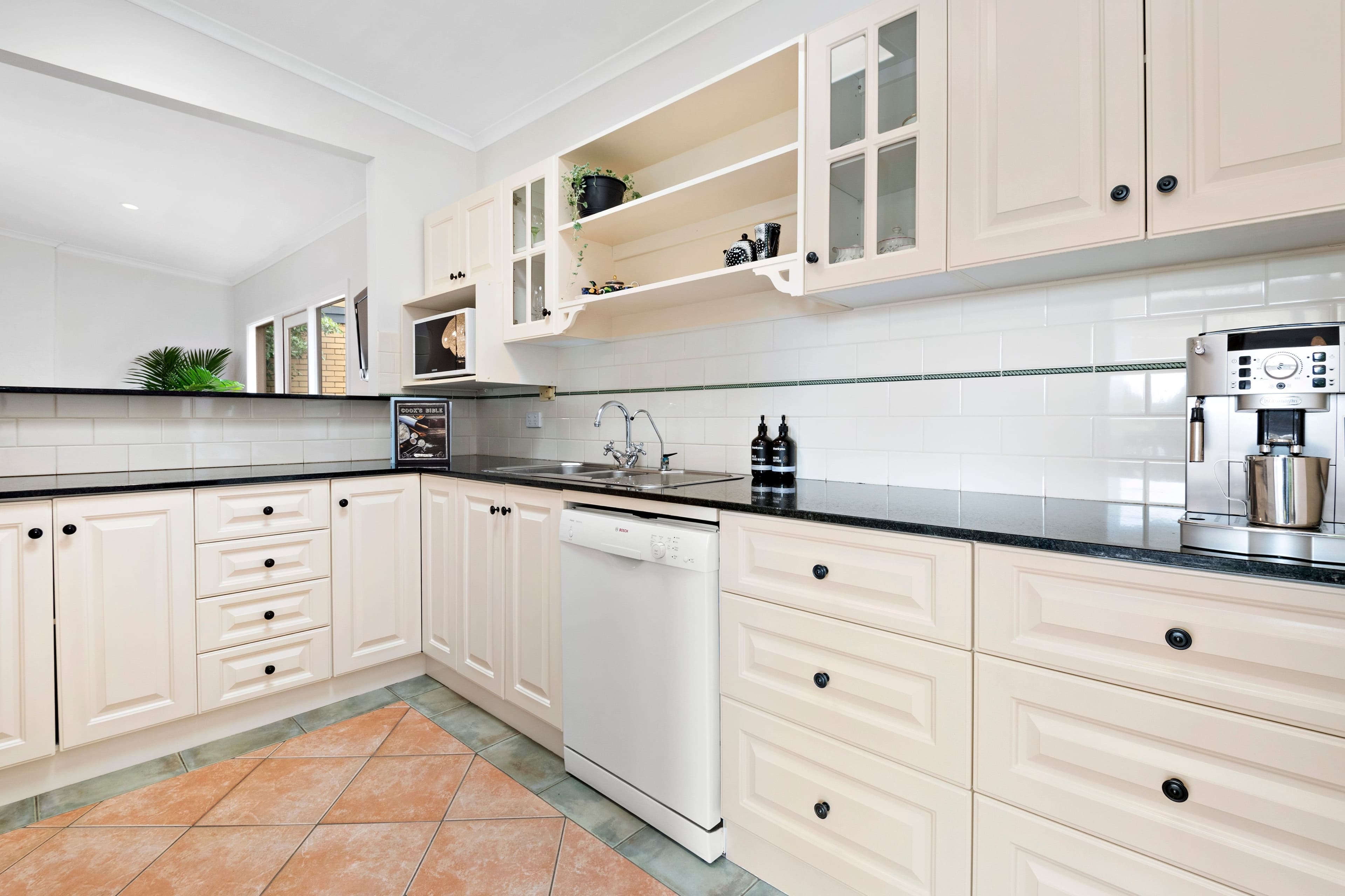 87A Glenora Street, Wynnum QLD 4178, Wynnum - Thumbnail 2