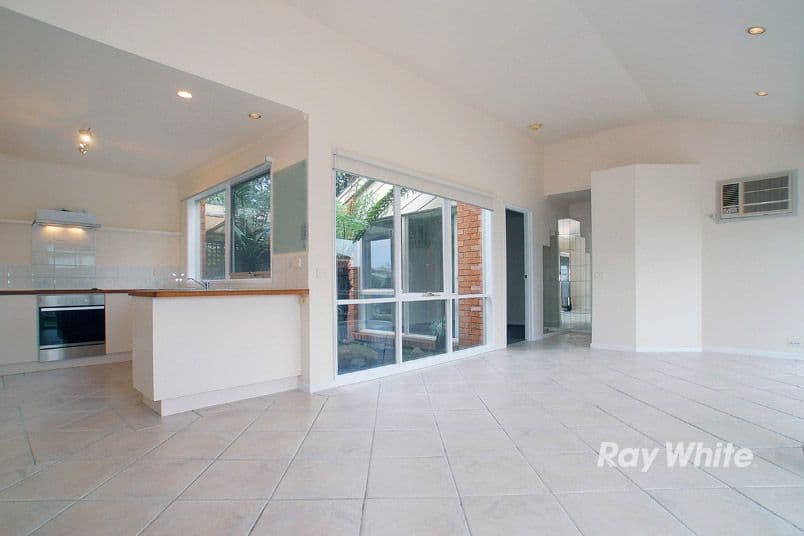 6 Broome Crescent, CRANBOURNE NORTH VIC 3977, Cranbourne North - Thumbnail 4