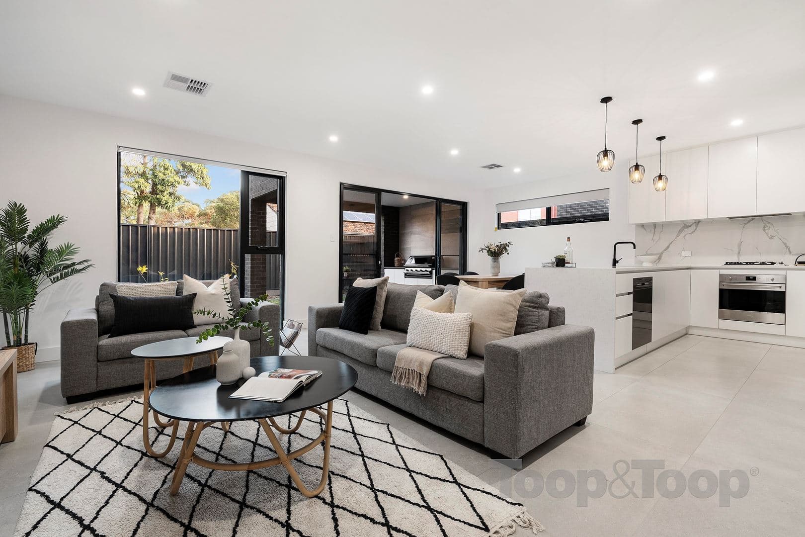 8A Day Avenue, Rostrevor SA 5073, Rostrevor - Thumbnail 2