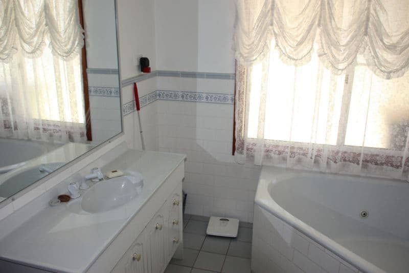 50 Pineview Circuit, YOUNG NSW 2594, Young - Thumbnail 6