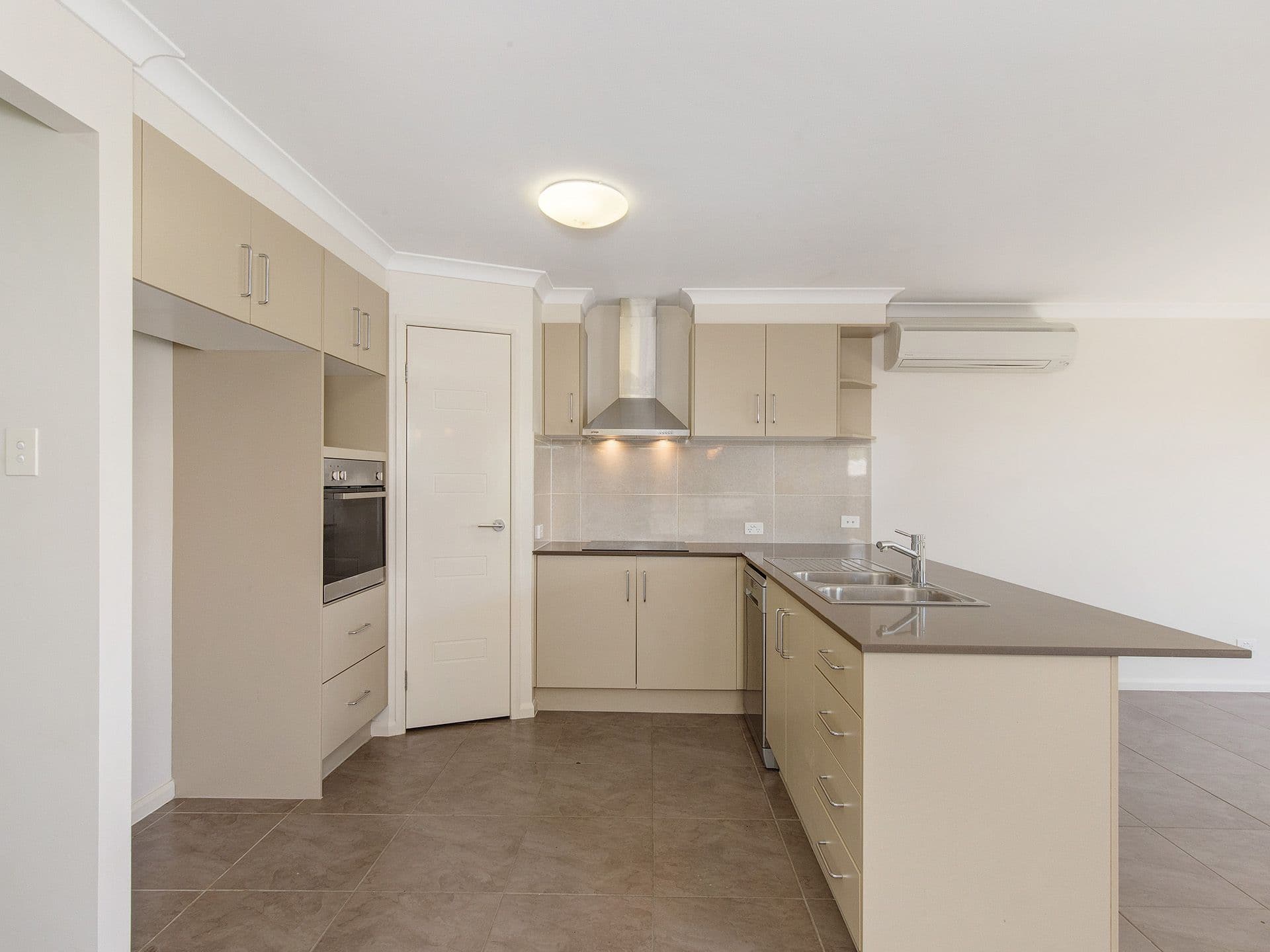 11 Preston Street, Ormeau Hills QLD 4208, Ormeau Hills - Thumbnail 3