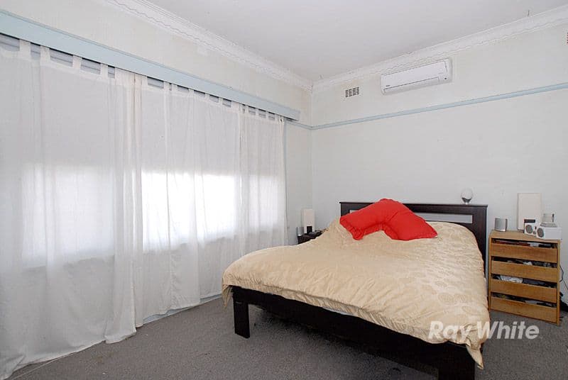 10 Henry Street, NOBLE PARK VIC 3174, Noble Park - Thumbnail 2
