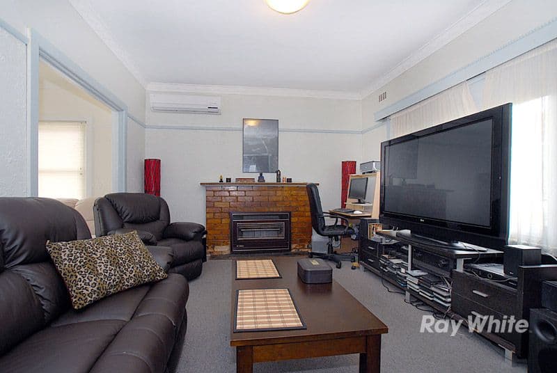 10 Henry Street, NOBLE PARK VIC 3174, Noble Park - Thumbnail 4