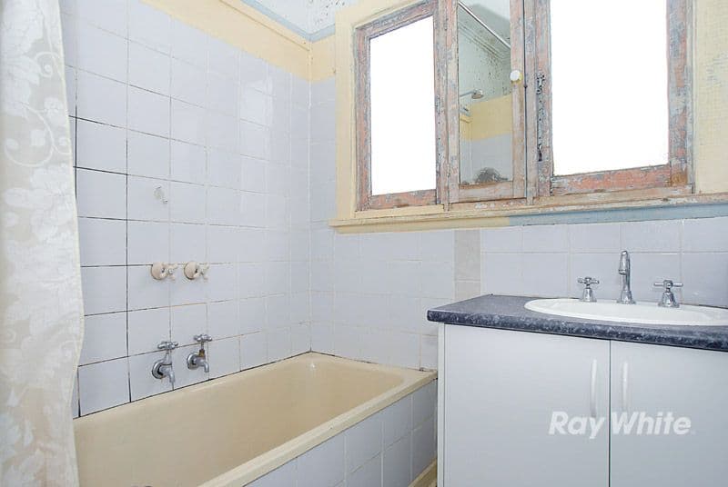 10 Henry Street, NOBLE PARK VIC 3174, Noble Park - Thumbnail 6