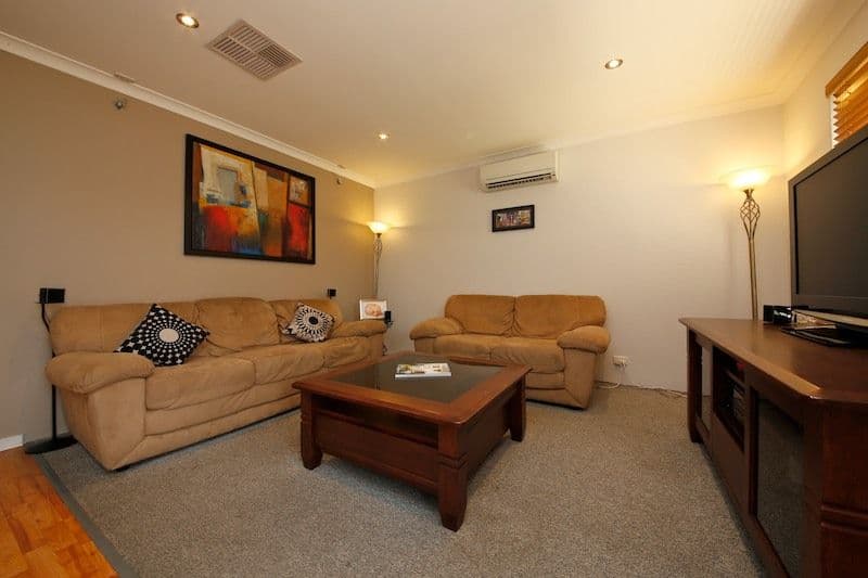 35 Brookside Gardens, CAVERSHAM WA 6055, Caversham - Thumbnail 5