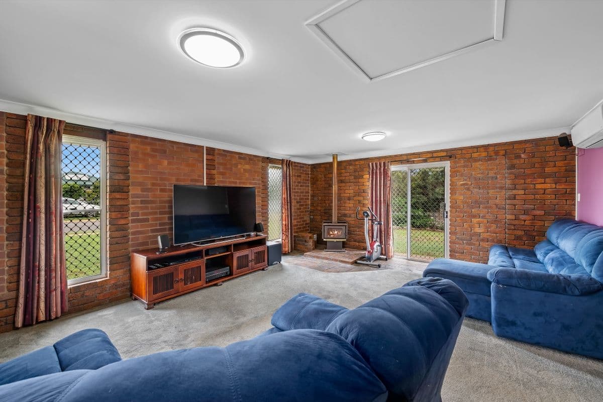 329 Greenwattle Street, Wilsonton QLD 4350, Wilsonton - Thumbnail 2