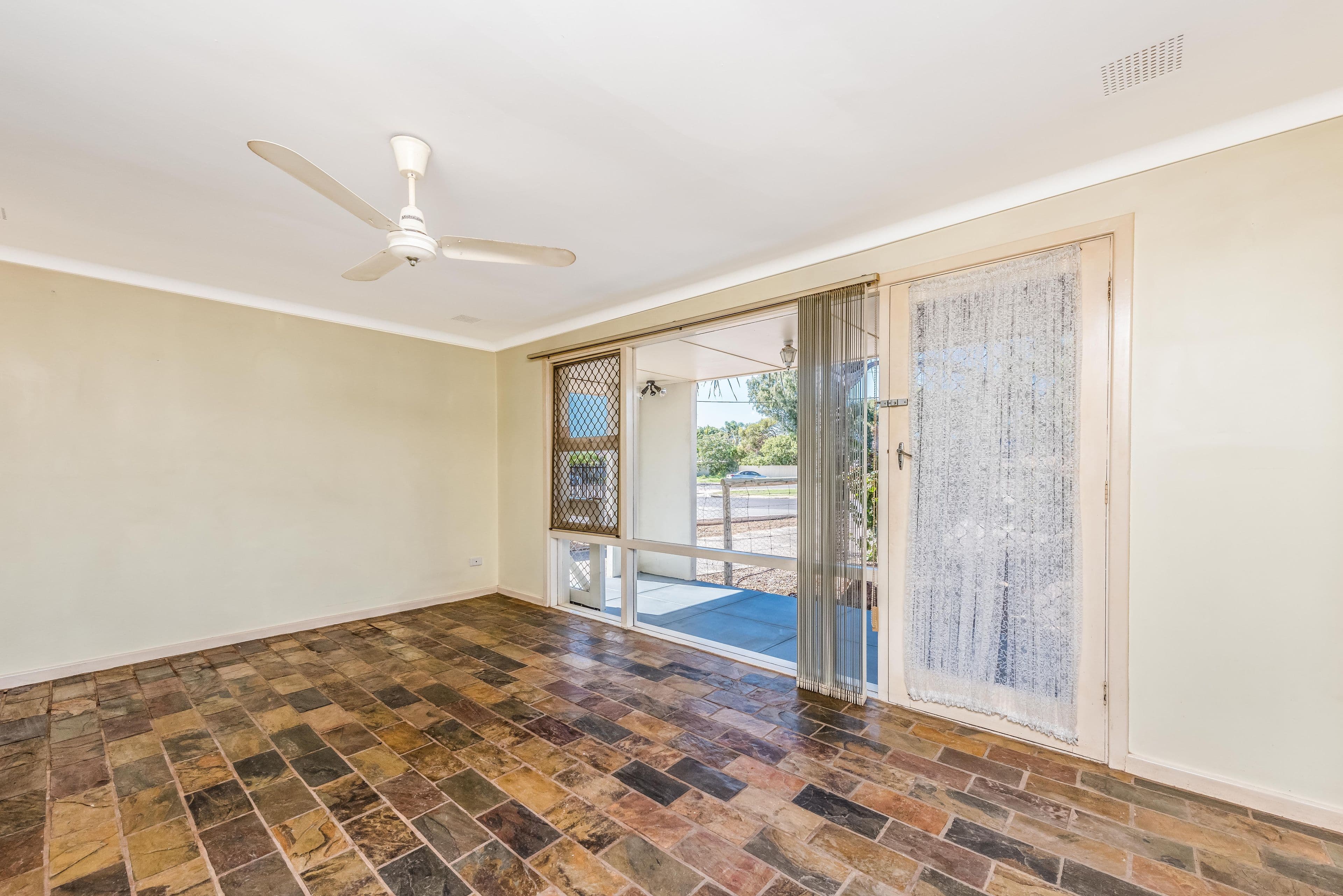 65 Wittenoom Street, Wonthella WA 6530, Wonthella - Thumbnail 4