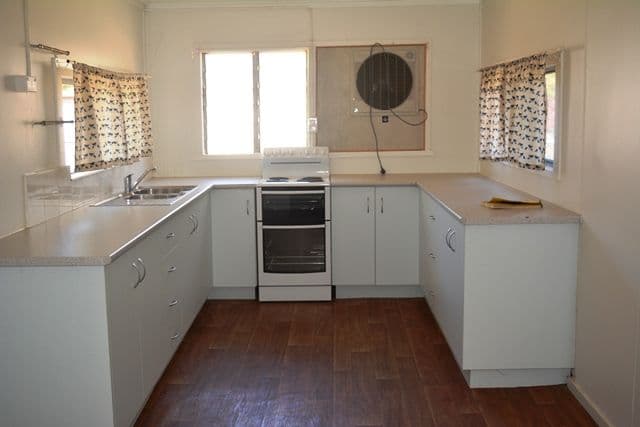 23 Clematis Street, Blackall QLD 4472, Blackall - Thumbnail 2