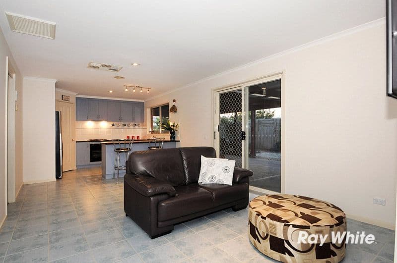 15 Stephellen Way, CRANBOURNE WEST VIC 3977, Cranbourne West - Thumbnail 6