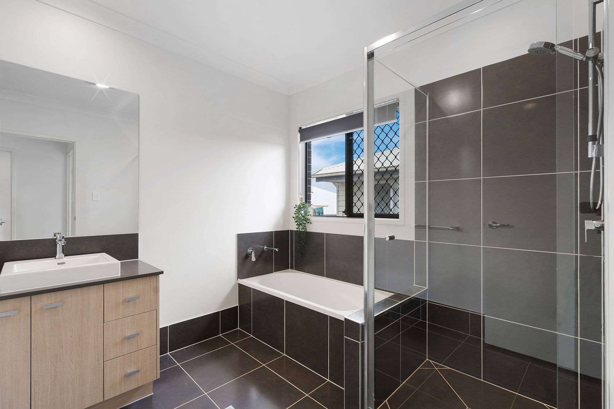 18 Juxgold Avenue, Collingwood Park QLD 4301, Collingwood Park - Thumbnail 8