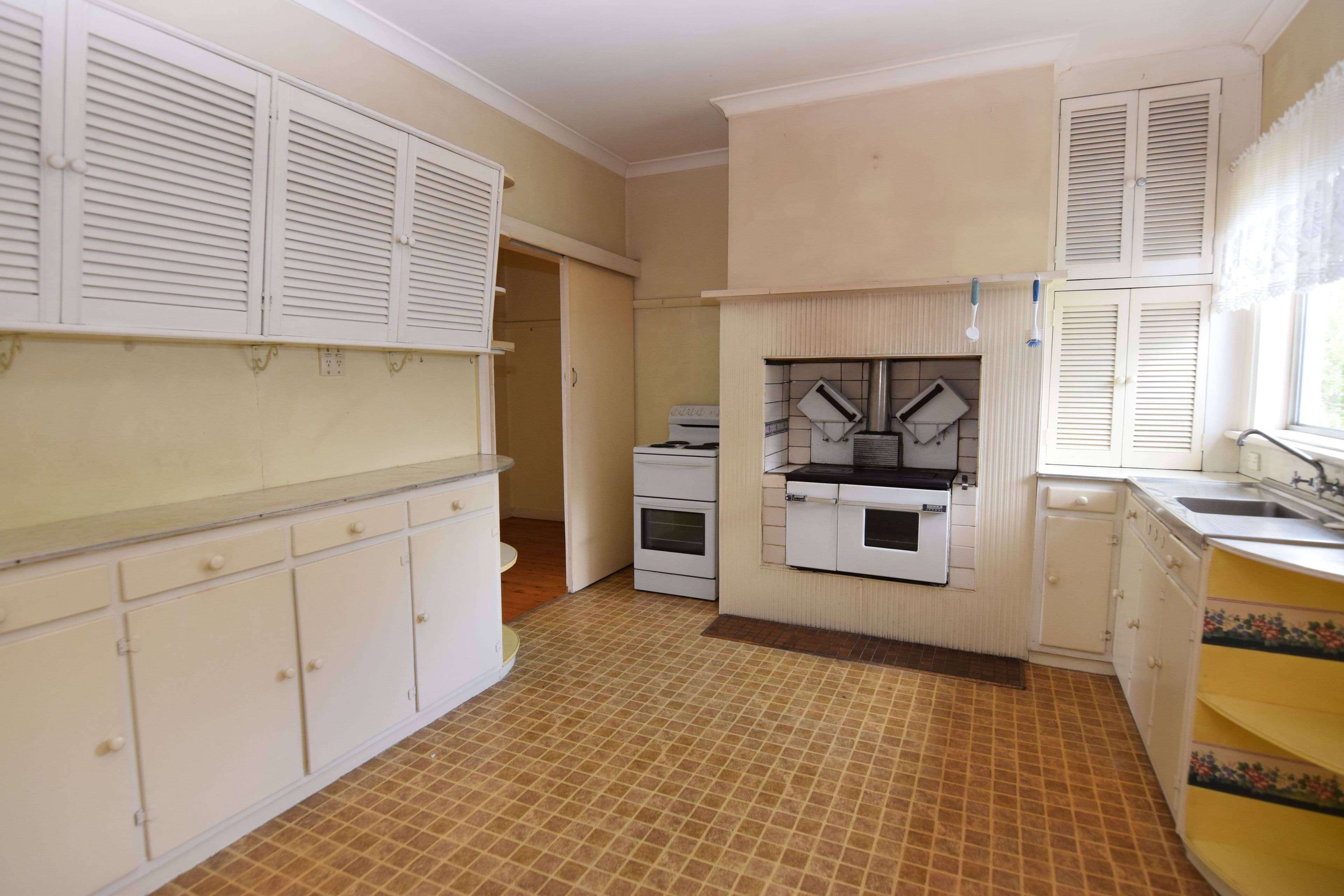 81 Martin Street, Tenterfield - Thumbnail 4