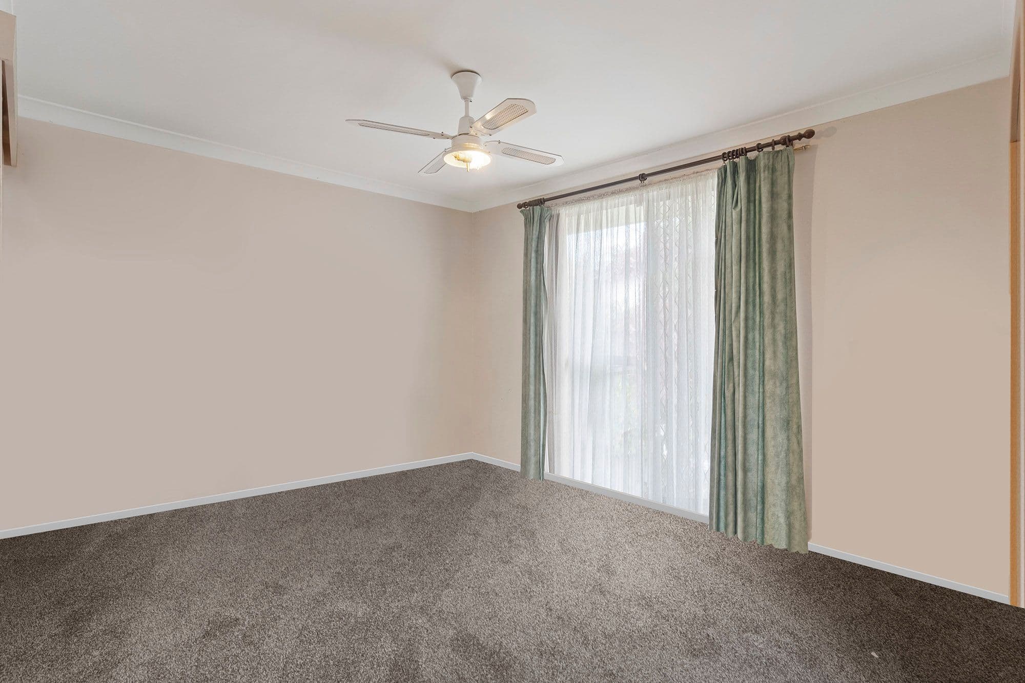 6 Hanlon Street, Tanah Merah QLD 4128, Tanah Merah - Thumbnail 2