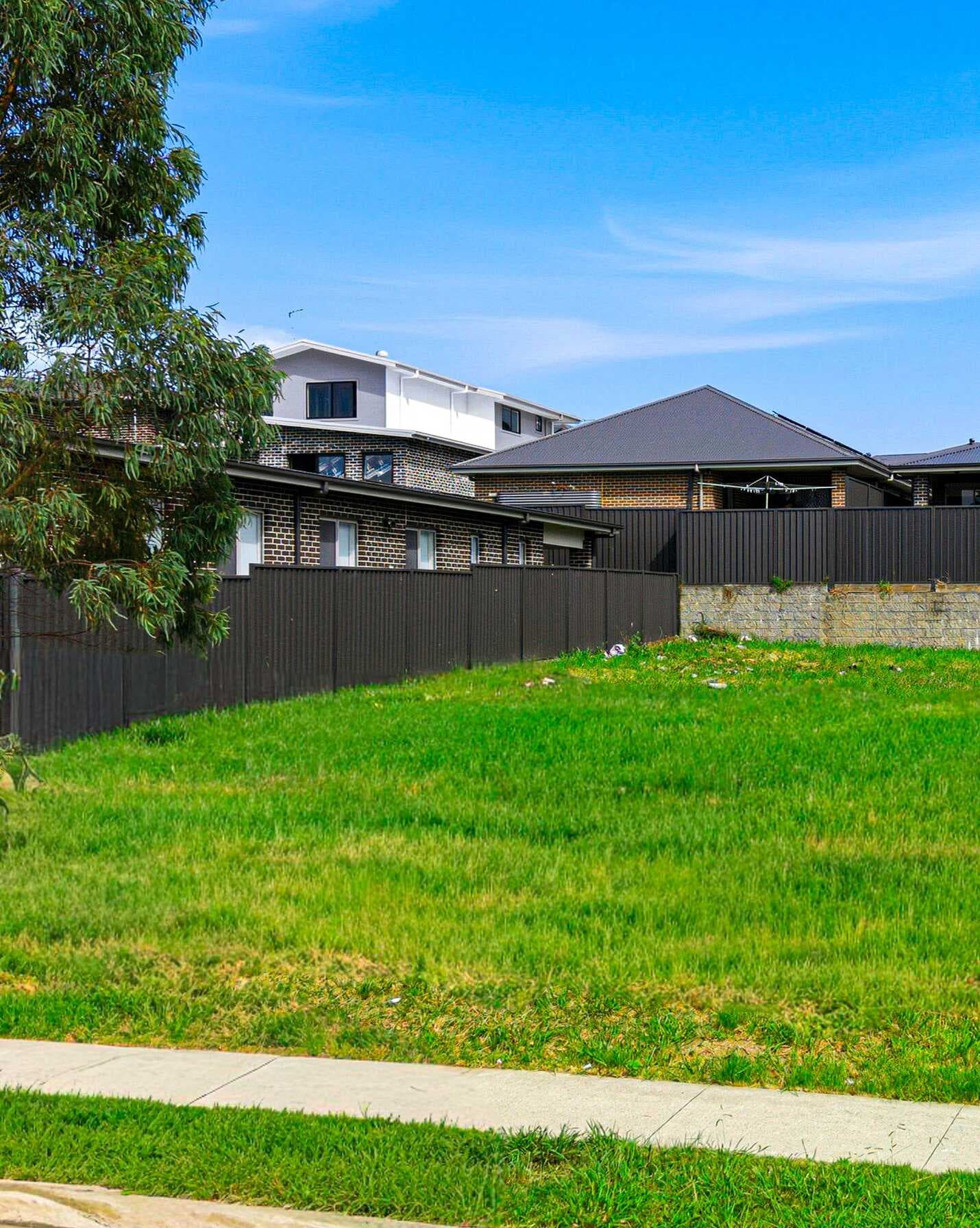 4 FIELDHOUSE CIRCUIT Campbelltown, Campbelltown - Thumbnail 2