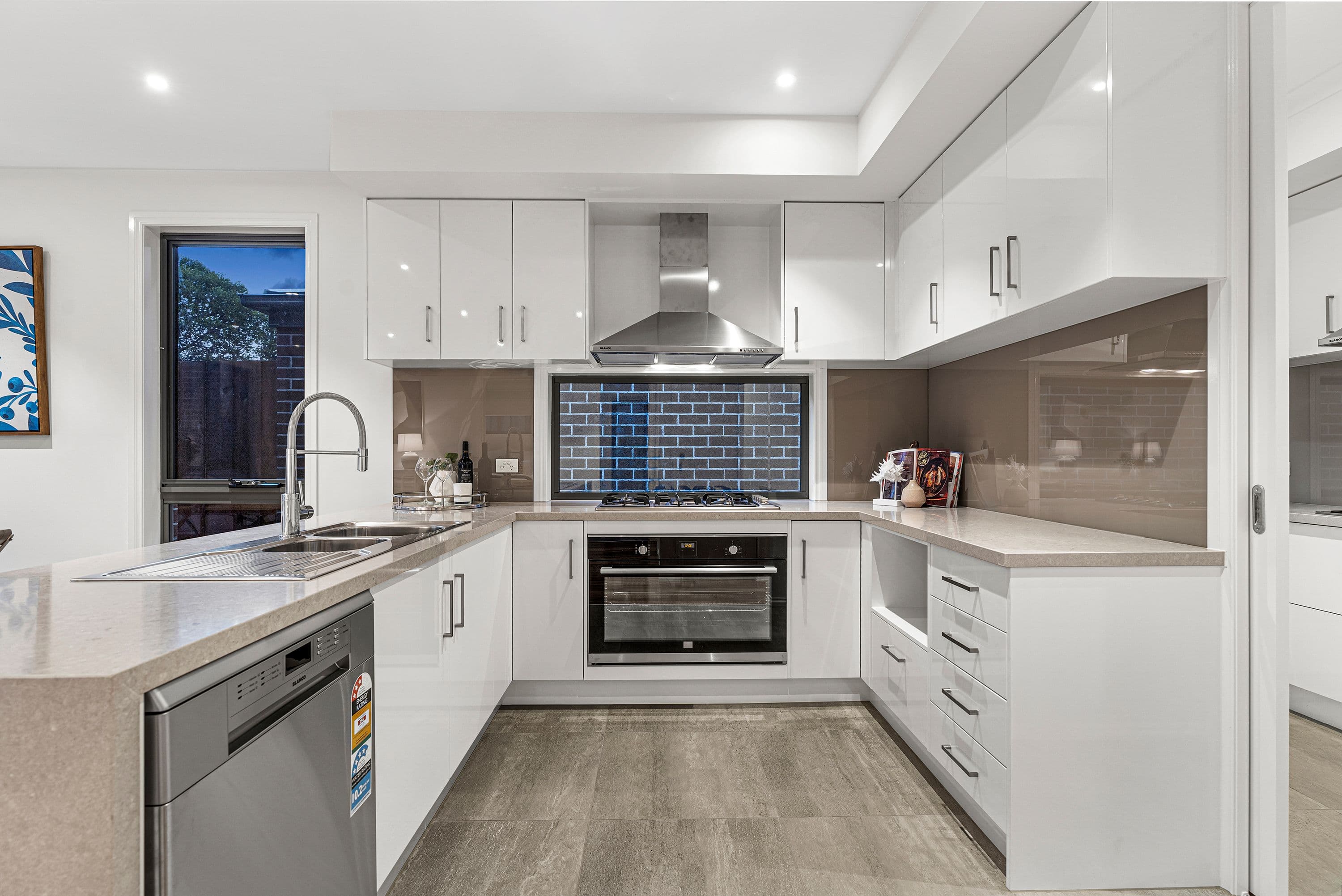 10 Brownlee Crescent, Wheelers Hill VIC 3150, Wheelers Hill - Thumbnail 2