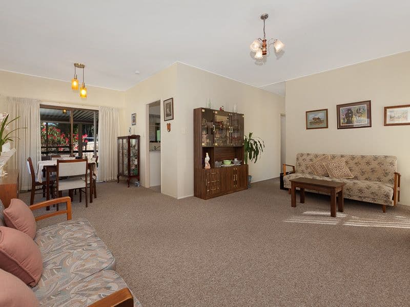 301 Cliveden Avenue, OXLEY QLD 4075, Oxley - Thumbnail 2