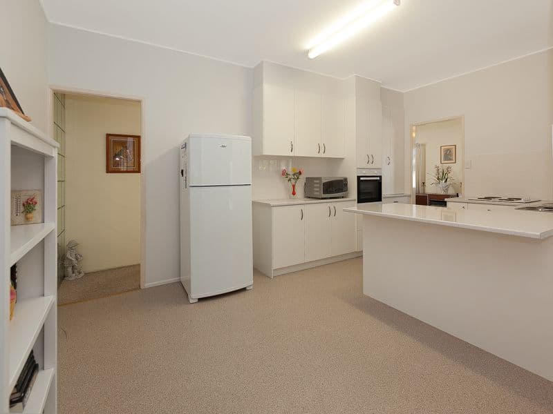 301 Cliveden Avenue, OXLEY QLD 4075, Oxley - Thumbnail 6