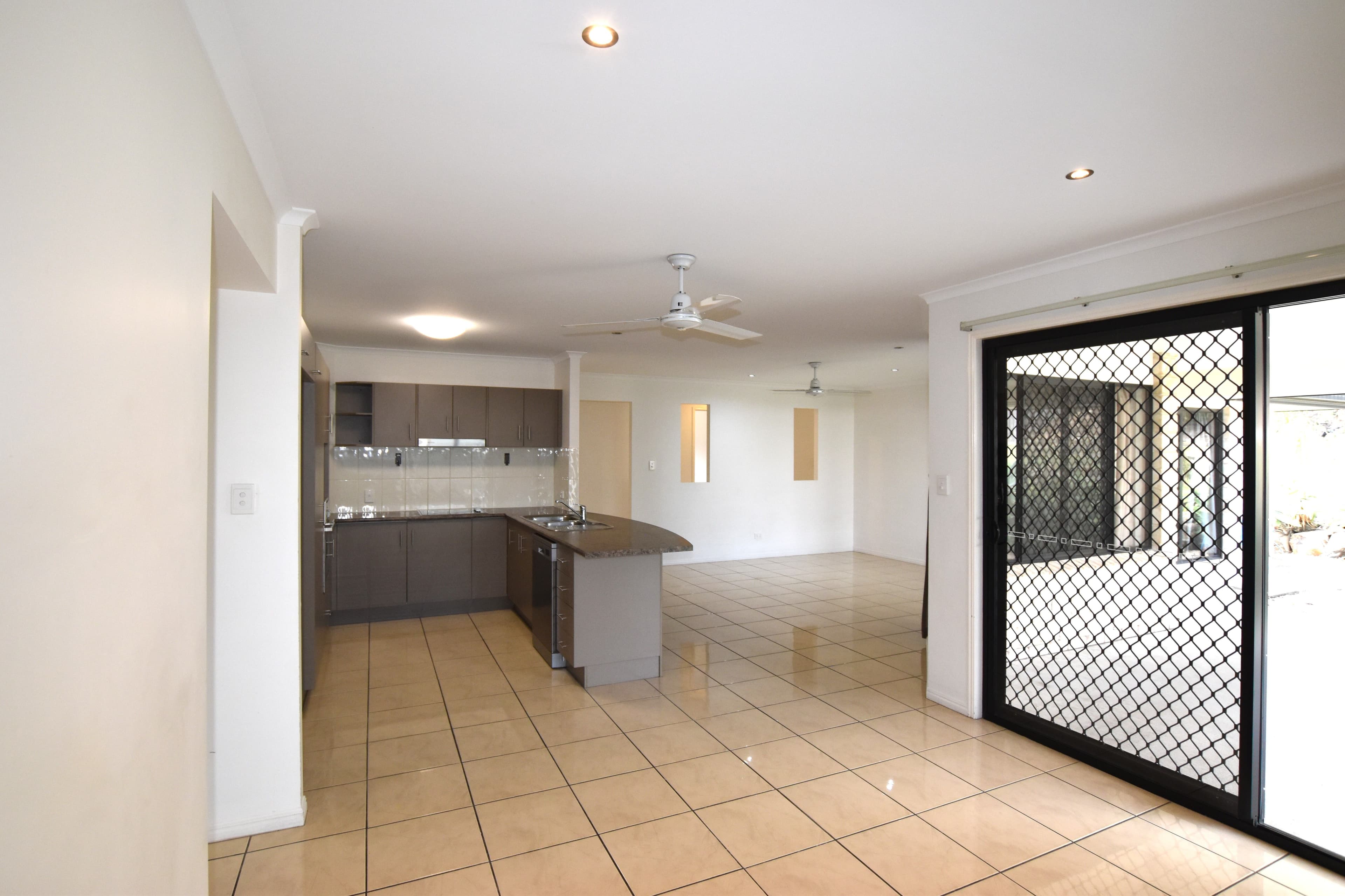 12 Valley Vista Court, West Gladstone QLD 4680, West Gladstone - Thumbnail 4