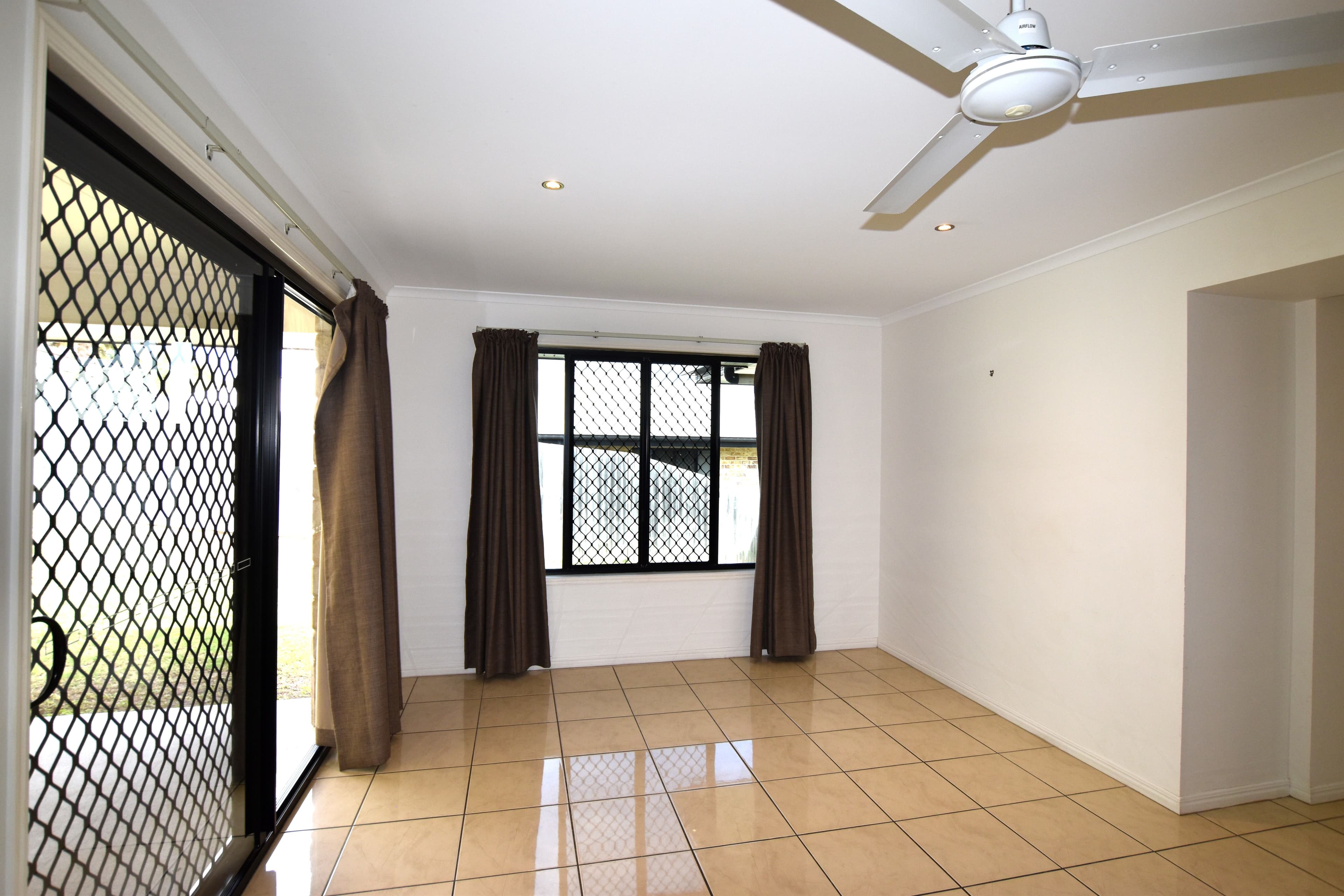12 Valley Vista Court, West Gladstone QLD 4680, West Gladstone - Thumbnail 6