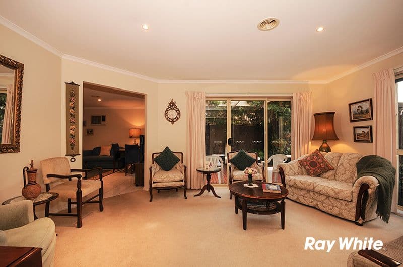 8 Mendora Crescent, Wantirna South VIC 3152, Wantirna South - Thumbnail 2