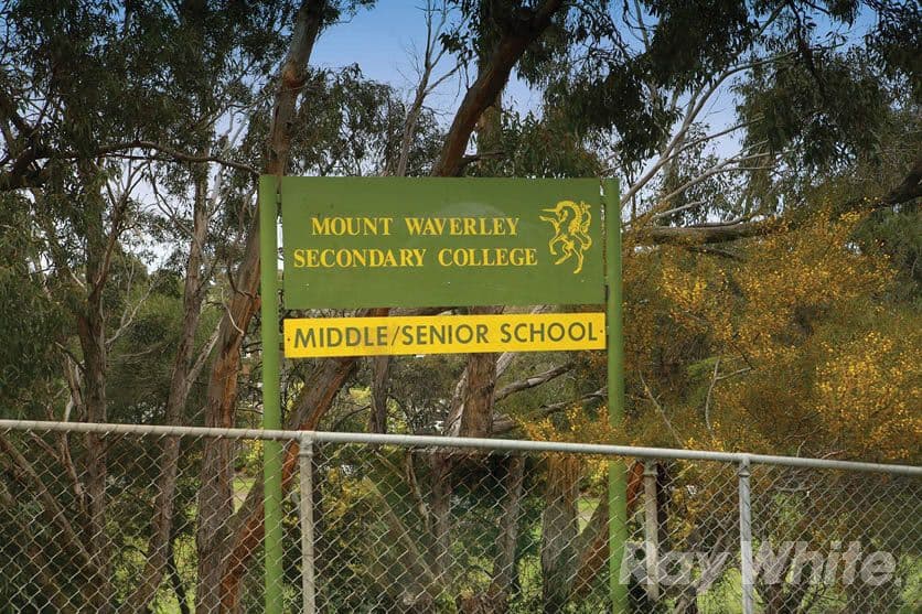15 Larch Crescent, Mount Waverley VIC 3149, Mount Waverley - Thumbnail 2