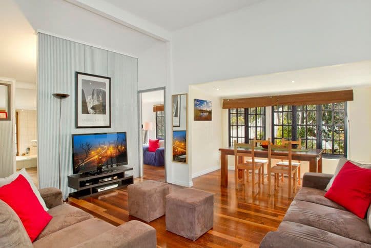 7 Carlyle Street, Red Hill QLD 4059, Red Hill - Thumbnail 2