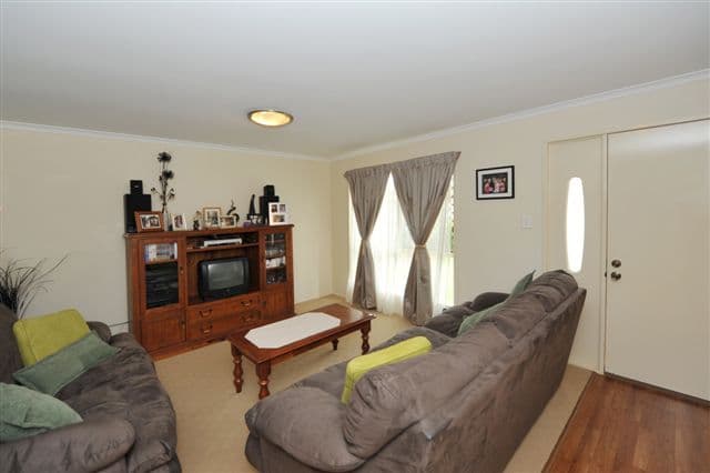 20 Willowburn Drive, ROCKVILLE QLD 4350, Rockville - Thumbnail 2