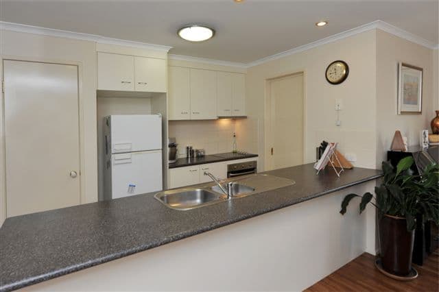 20 Willowburn Drive, ROCKVILLE QLD 4350, Rockville - Thumbnail 4