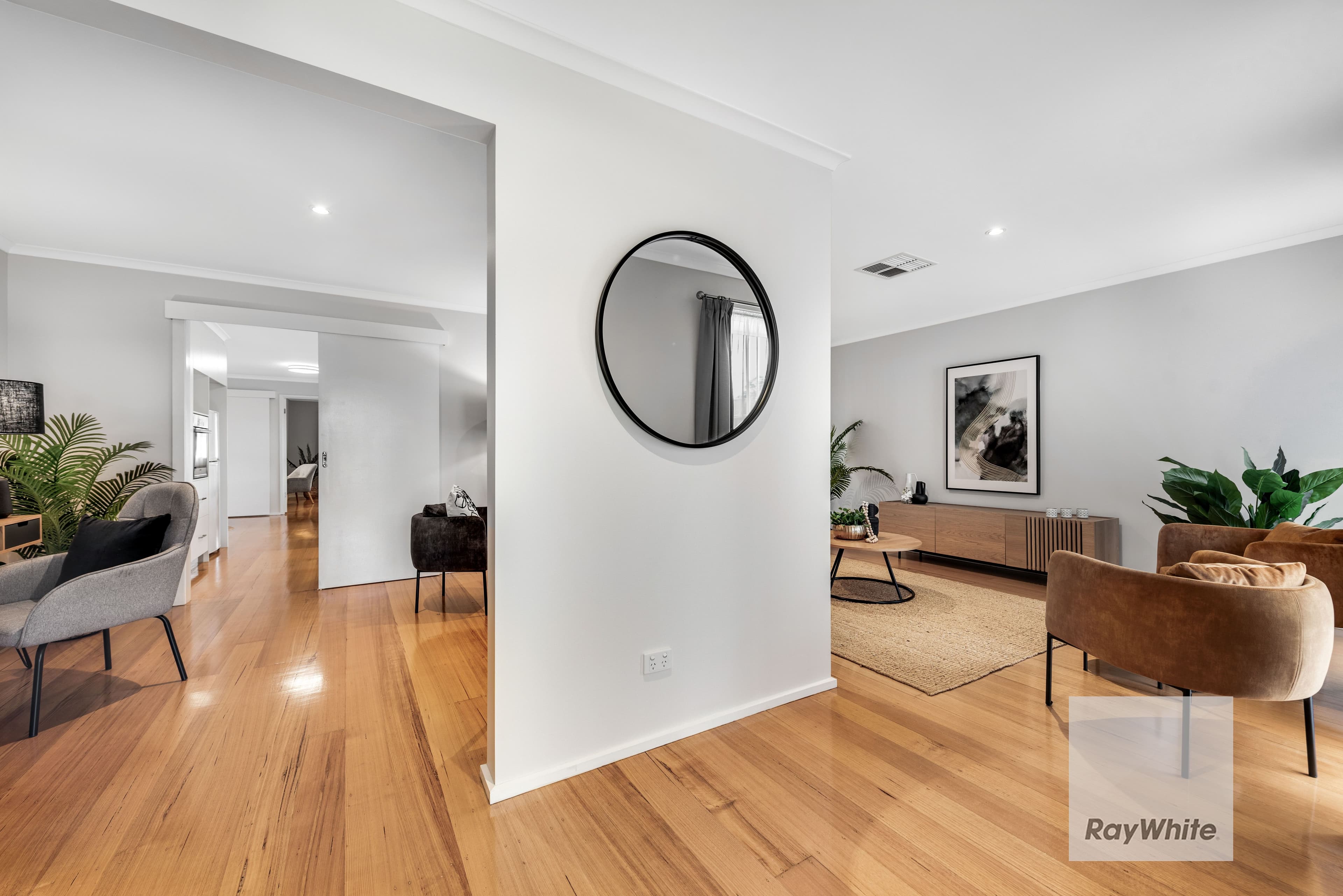 15 Larissa Avenue, Tullamarine VIC 3043, Tullamarine - Thumbnail 2