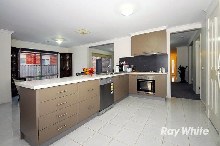 9 Dalton Way, Cranbourne East VIC 3977, Cranbourne East - Thumbnail 3