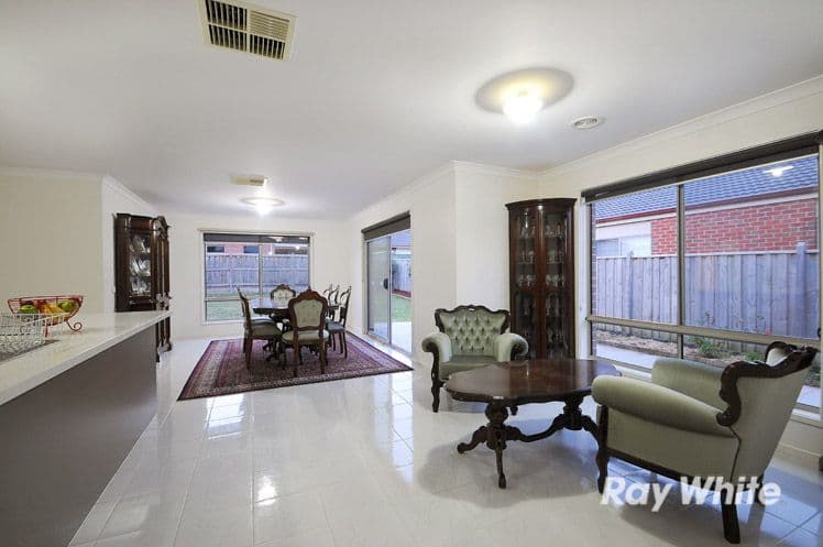 9 Dalton Way, Cranbourne East VIC 3977, Cranbourne East - Thumbnail 4