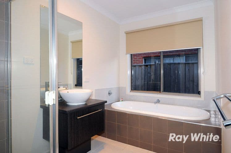 9 Dalton Way, Cranbourne East VIC 3977, Cranbourne East - Thumbnail 7