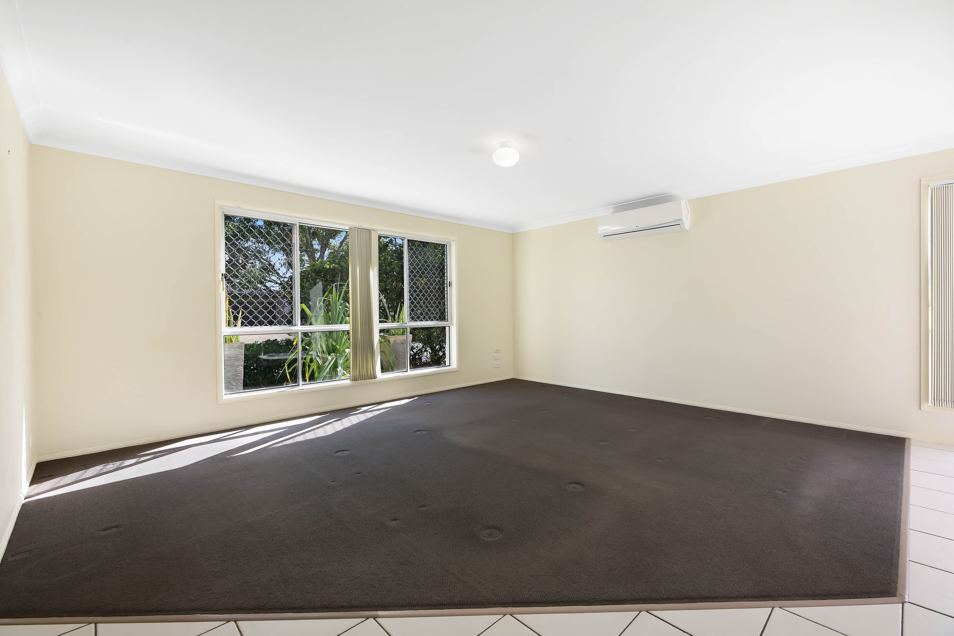 38 Marble Arch Place, Arundel QLD 4214, Arundel - Thumbnail 2