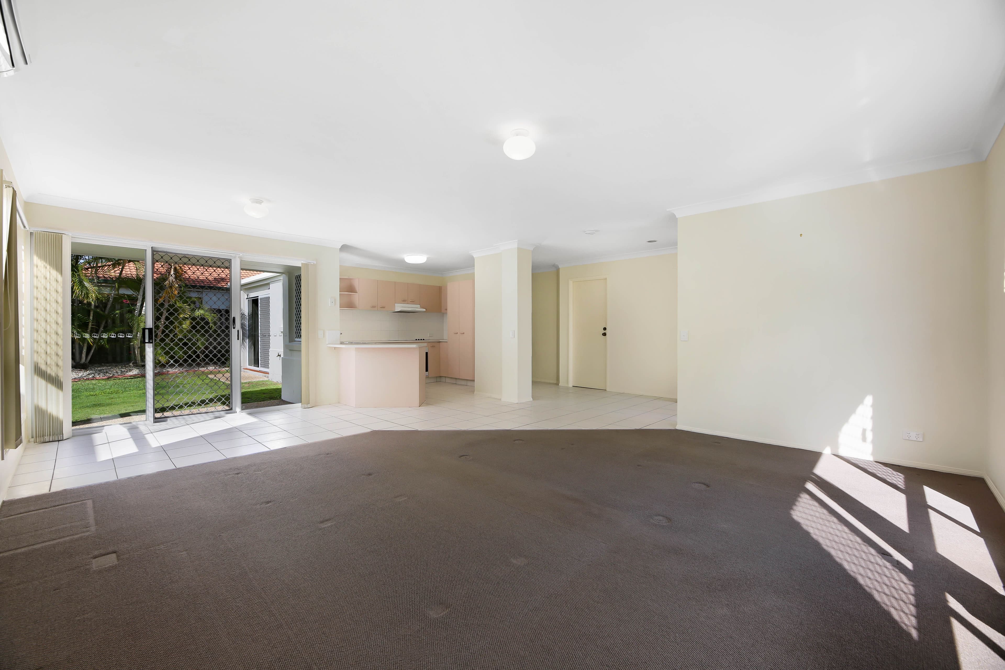 38 Marble Arch Place, Arundel QLD 4214, Arundel - Thumbnail 5