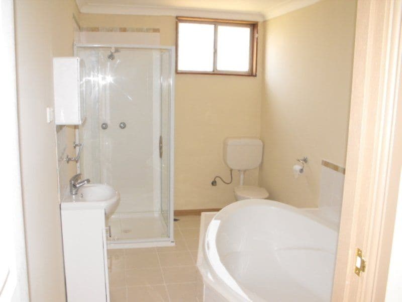 12 Paterson Street, PARKES NSW 2870, Parkes - Thumbnail 4