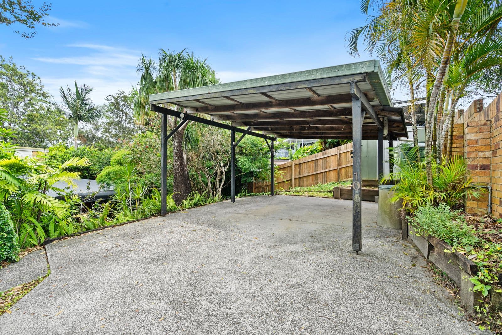 10 Larentia Street, Currumbin Waters QLD 4223, Currumbin Waters - Thumbnail 4