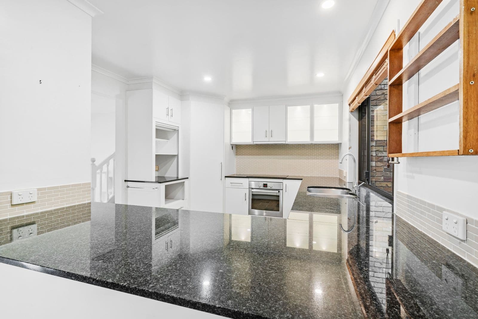 10 Larentia Street, Currumbin Waters QLD 4223, Currumbin Waters - Thumbnail 6