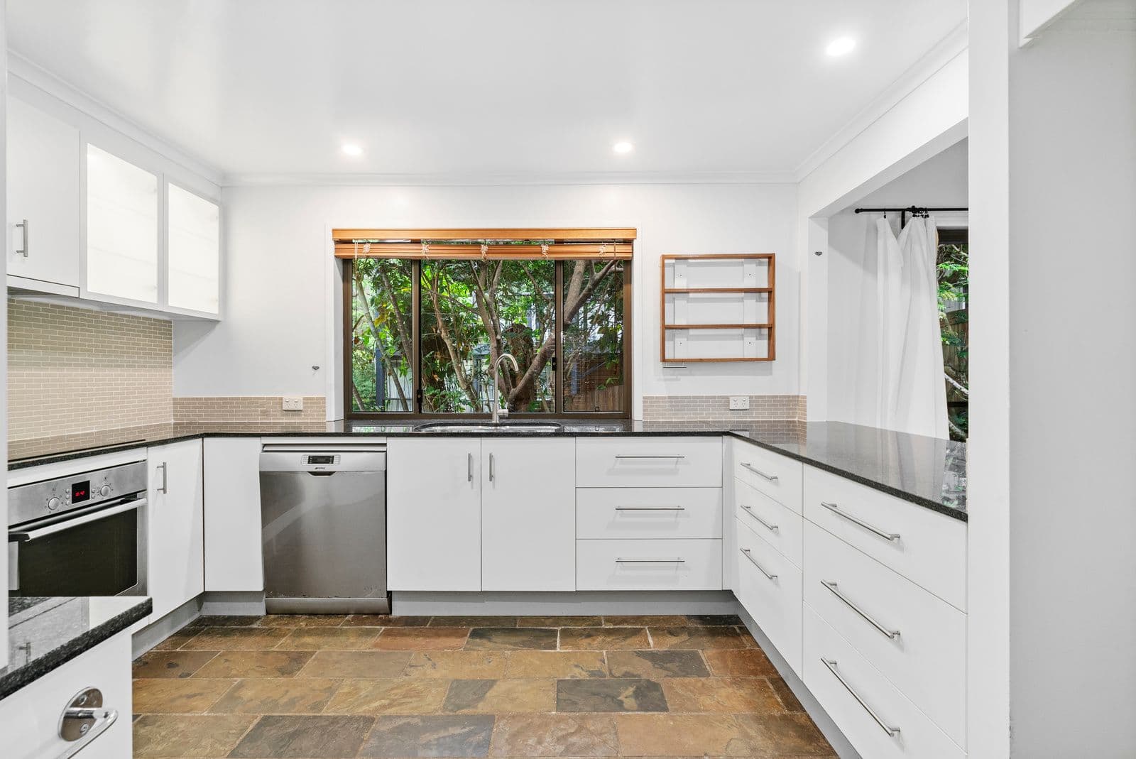 10 Larentia Street, Currumbin Waters QLD 4223, Currumbin Waters - Thumbnail 7