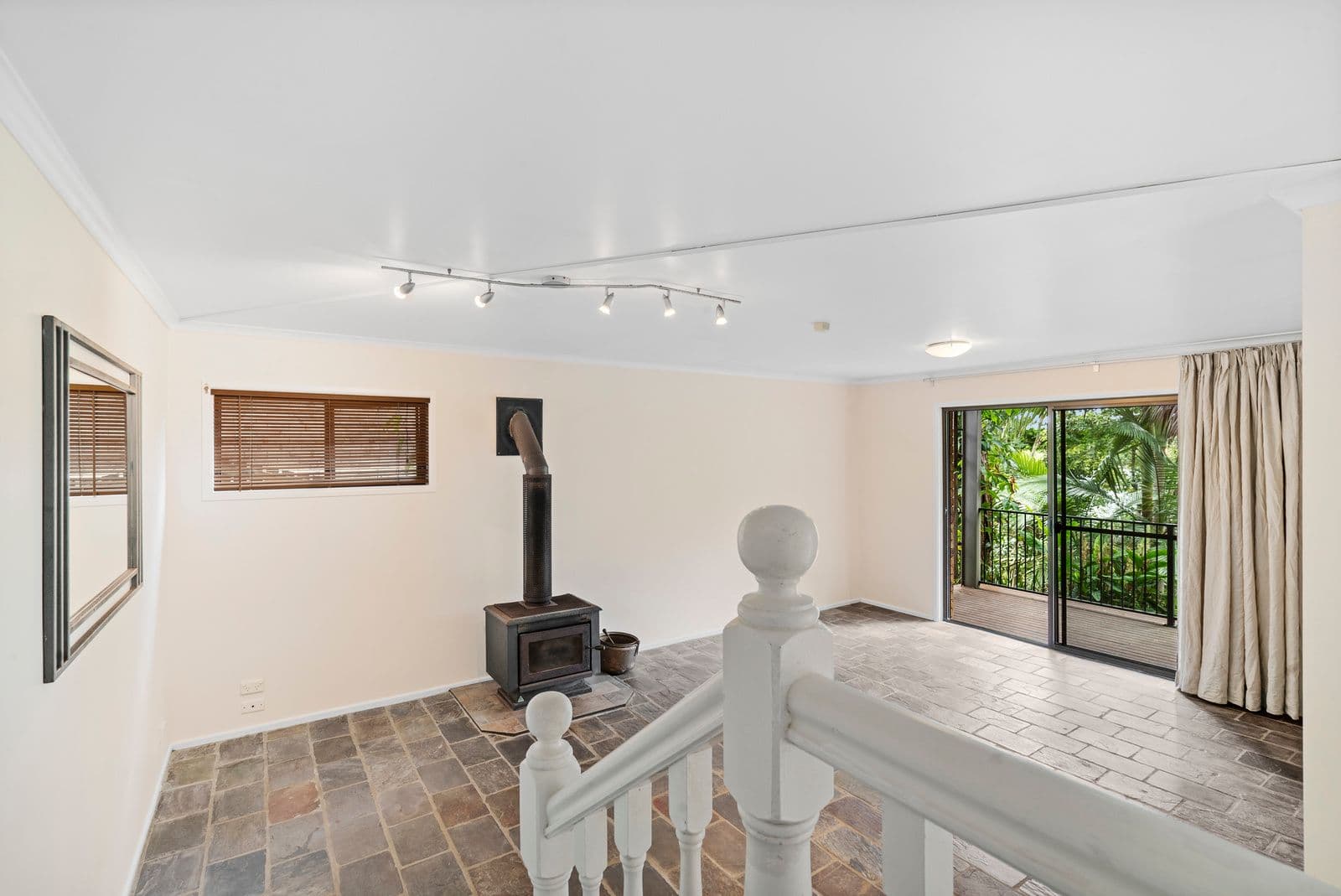 10 Larentia Street, Currumbin Waters QLD 4223, Currumbin Waters - Thumbnail 8