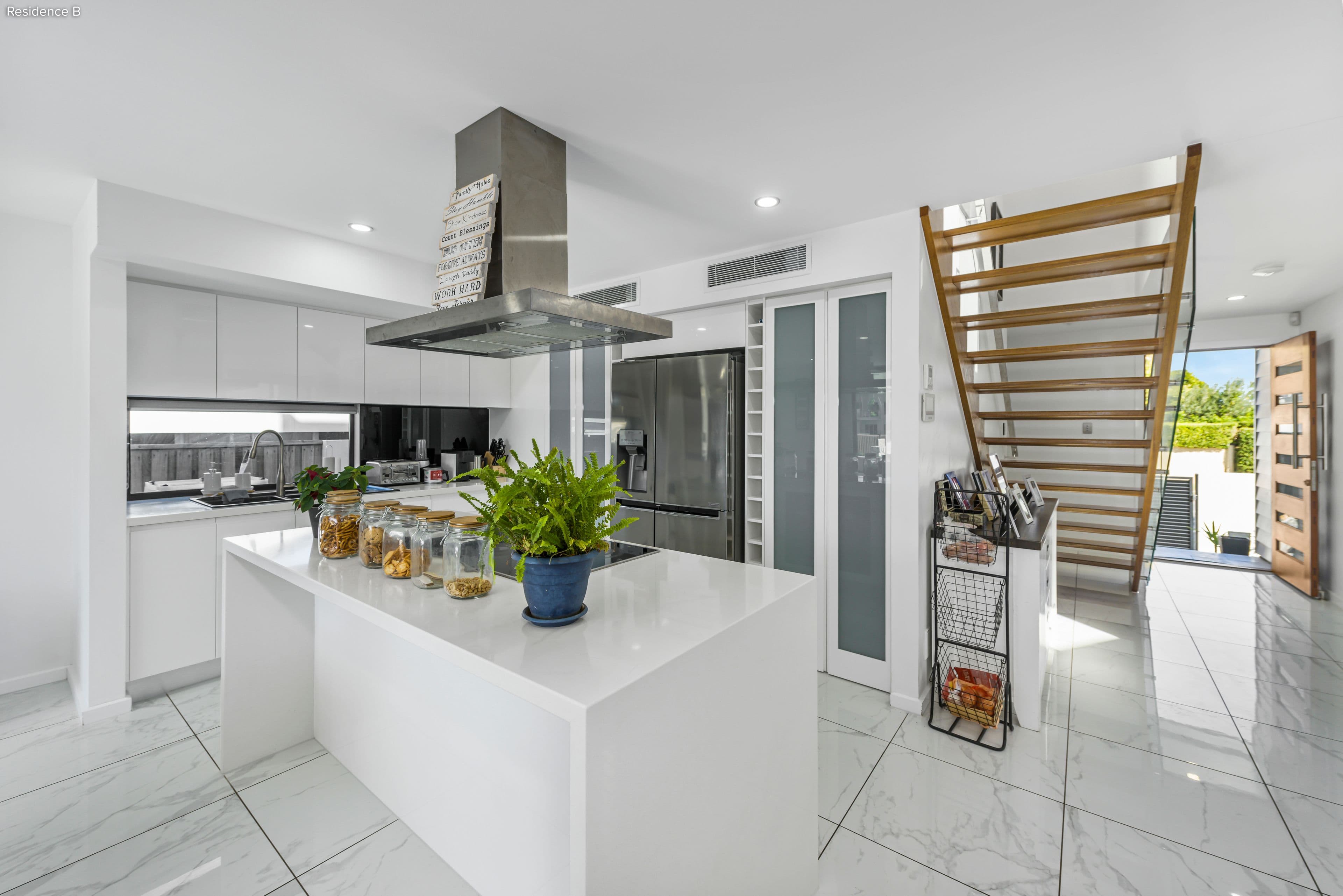 61 Hollywell Road, Biggera Waters QLD 4216, Biggera Waters - Thumbnail 6