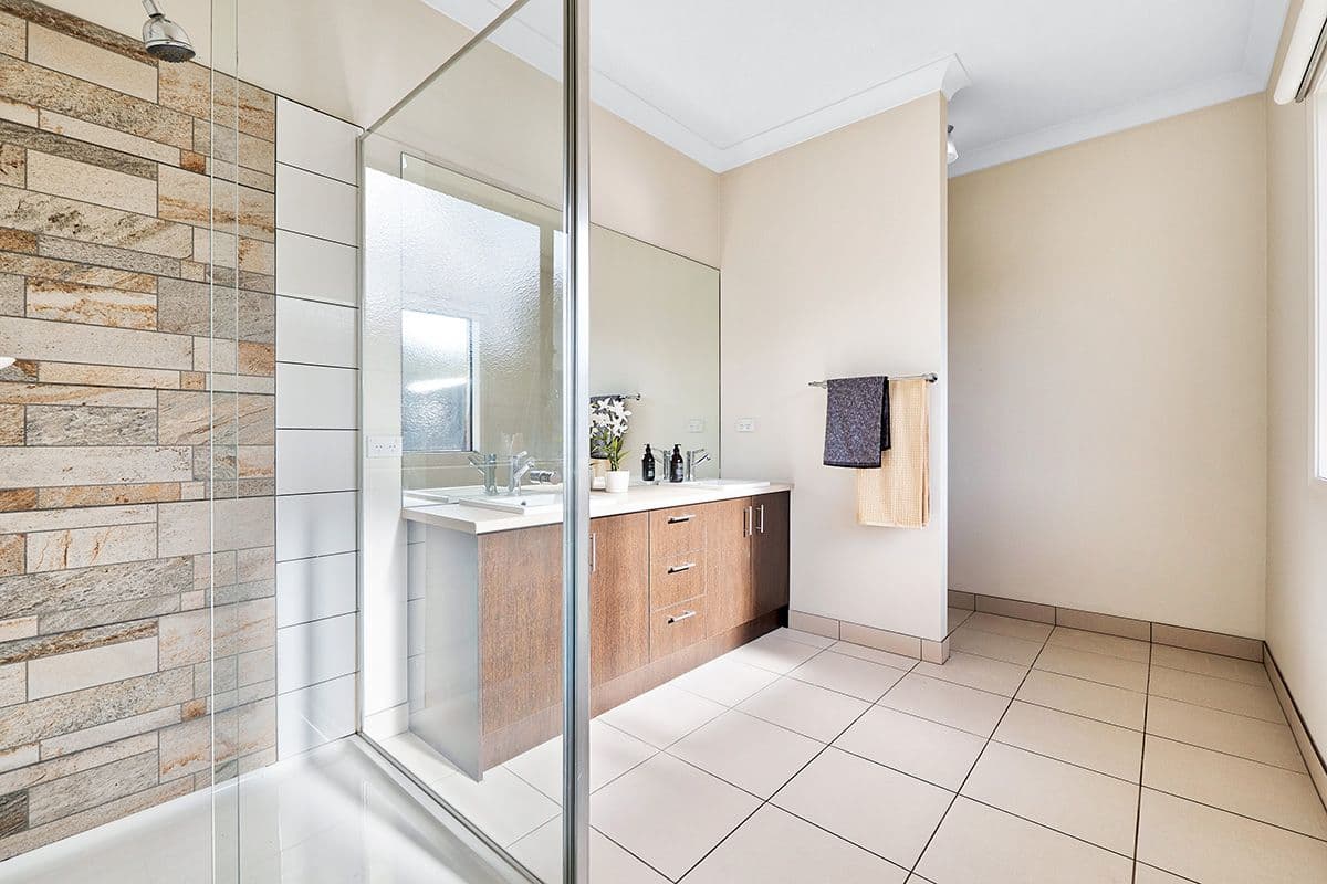 10 Buckskin Drive, Clyde North VIC 3978, Clyde North - Thumbnail 8