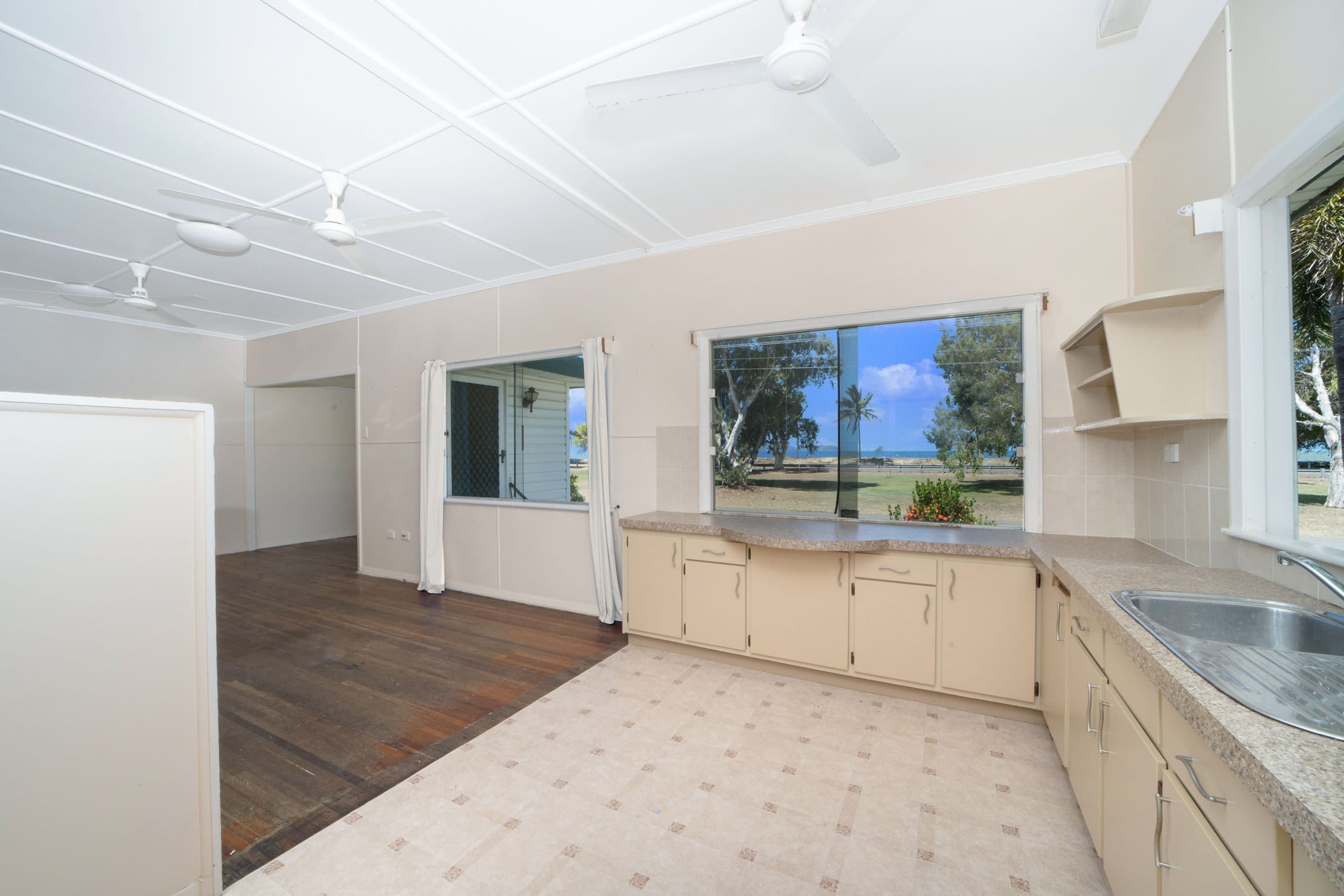 34 Palm Street, Rowes Bay QLD 4810, Rowes Bay - Thumbnail 4