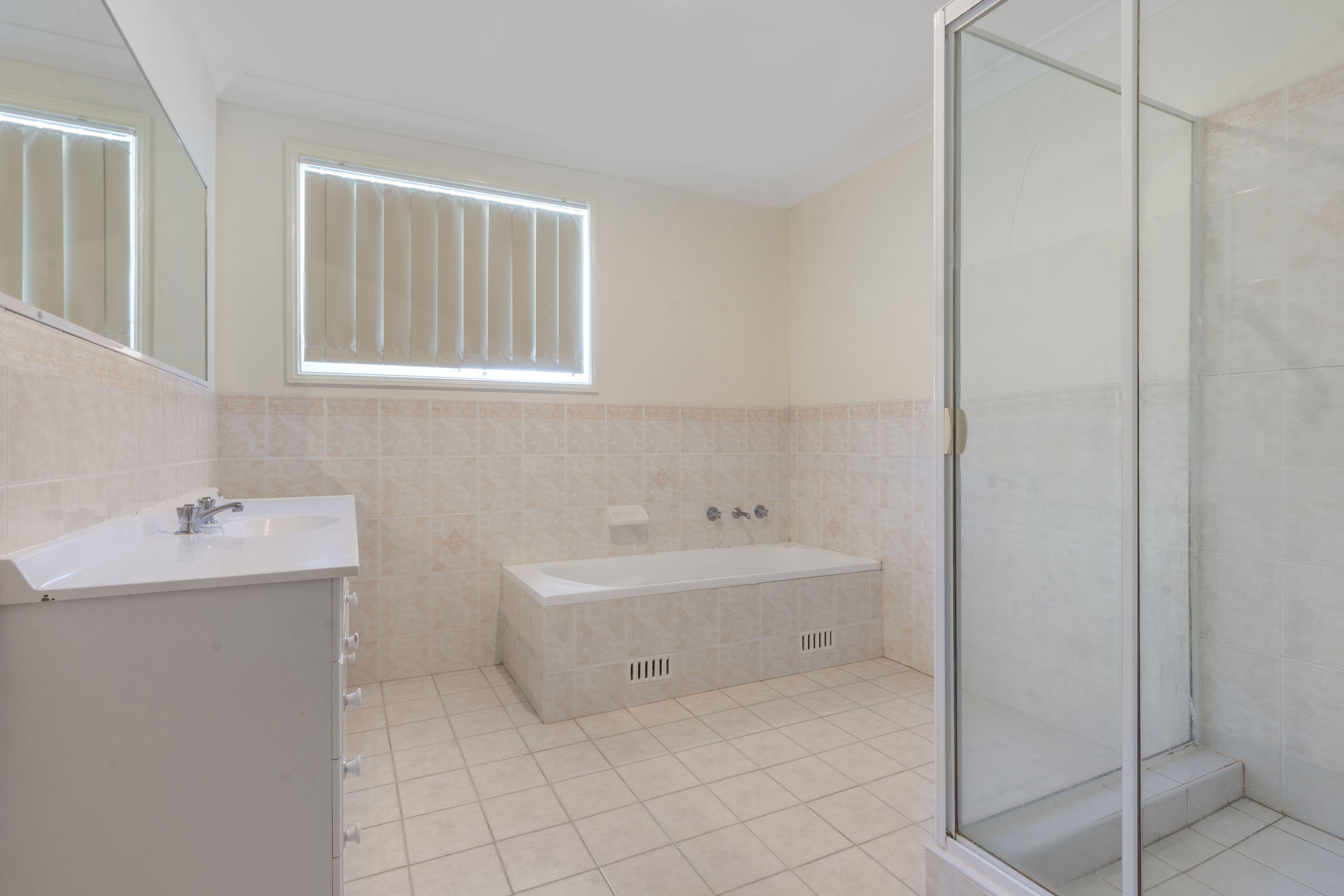 15 Cadogan Road, Macquarie Fields NSW 2564, Macquarie Fields - Thumbnail 6