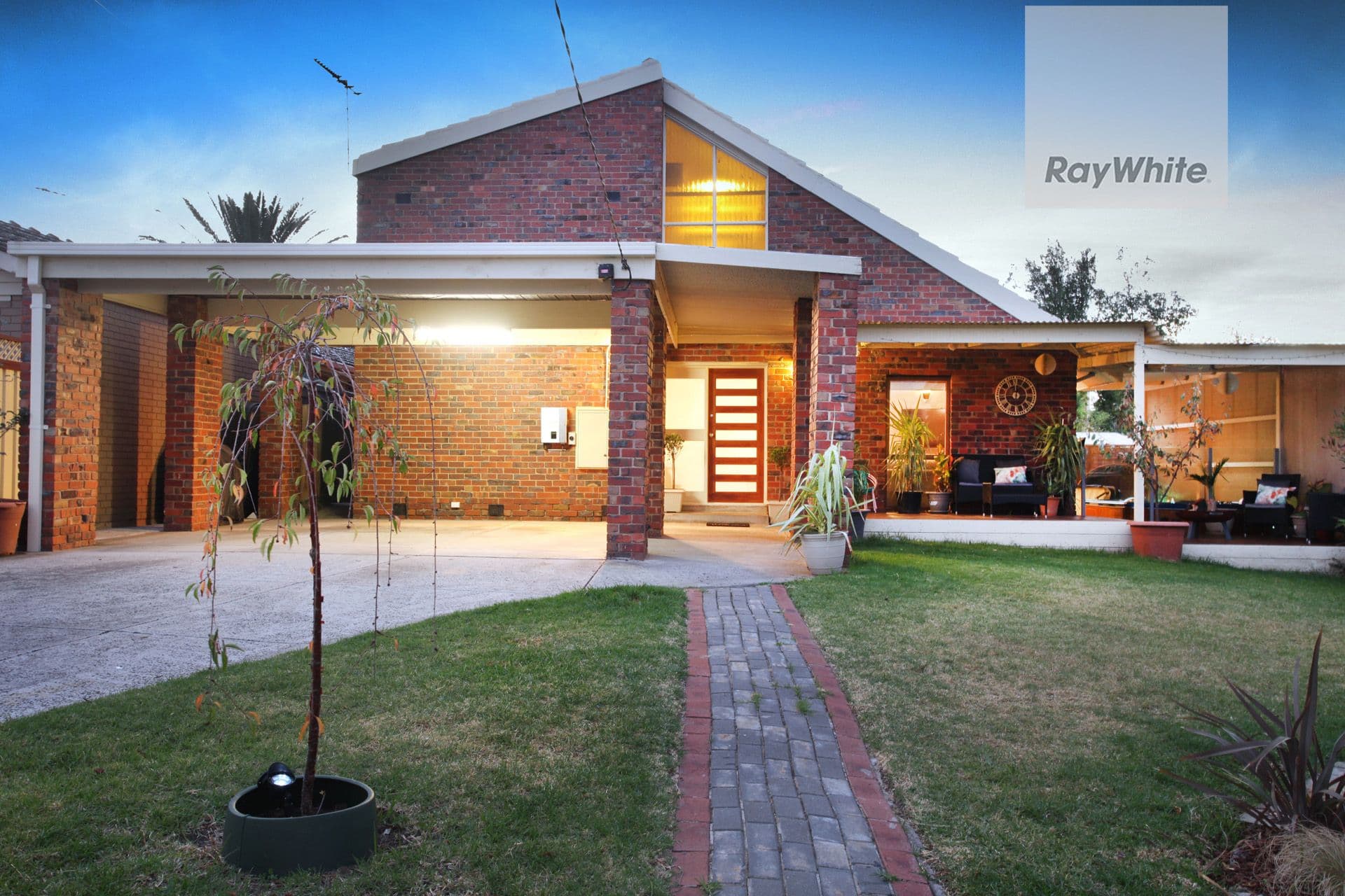 25/152 Surf Parade, Broadbeach - Image 1