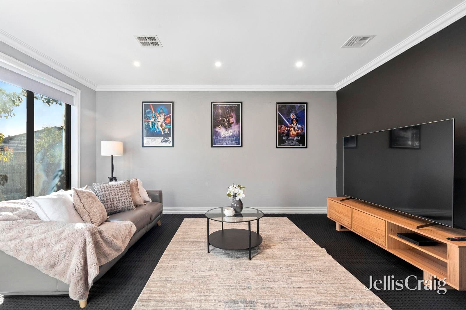 1/1 Fir Court, Mount Waverley, Mount Waverley - Thumbnail 3