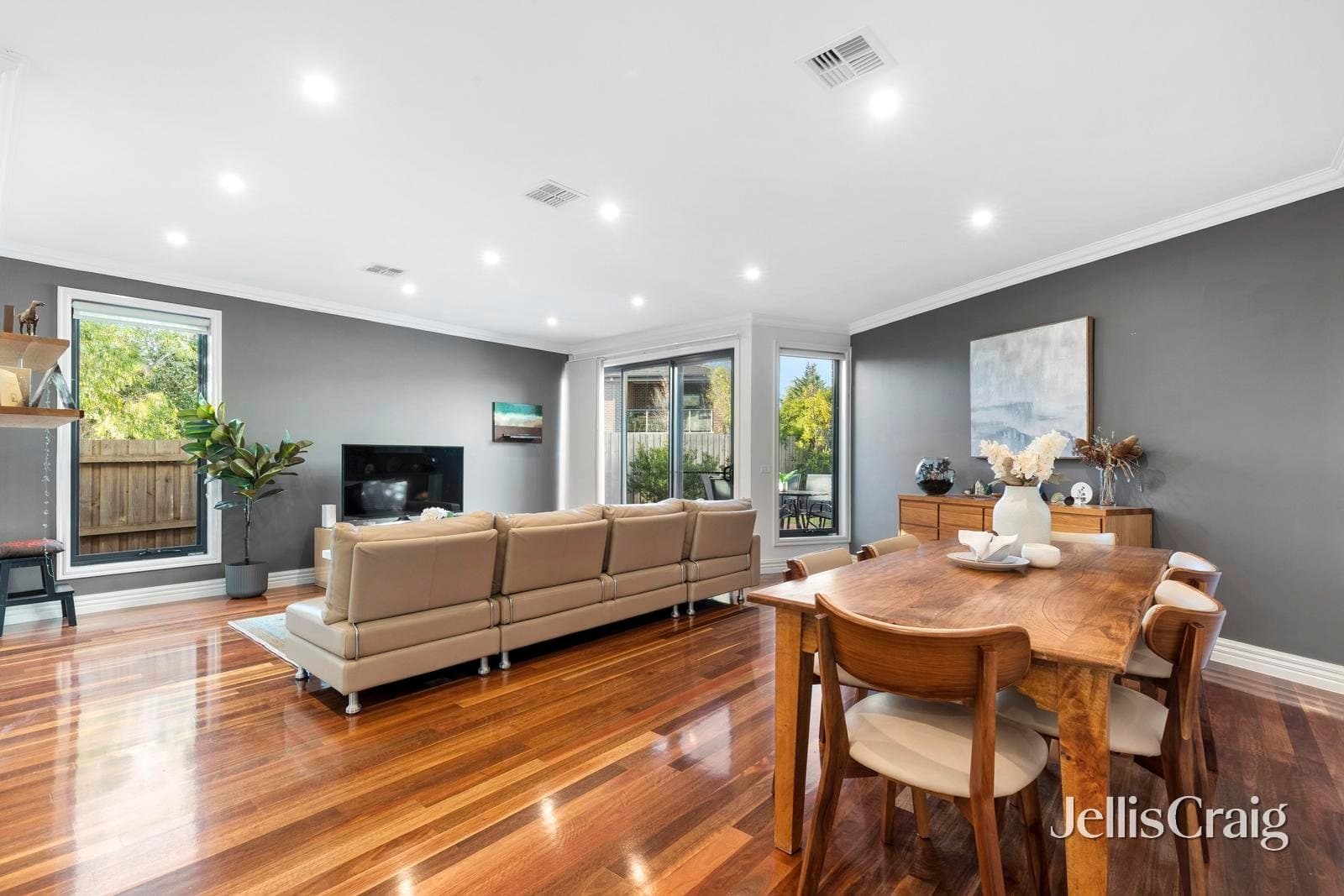 1/1 Fir Court, Mount Waverley, Mount Waverley - Thumbnail 4