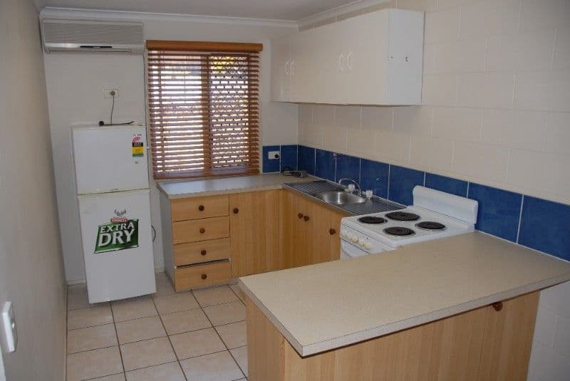 6 St Martins Road, CANNONVALE QLD 4802, Cannonvale - Thumbnail 2