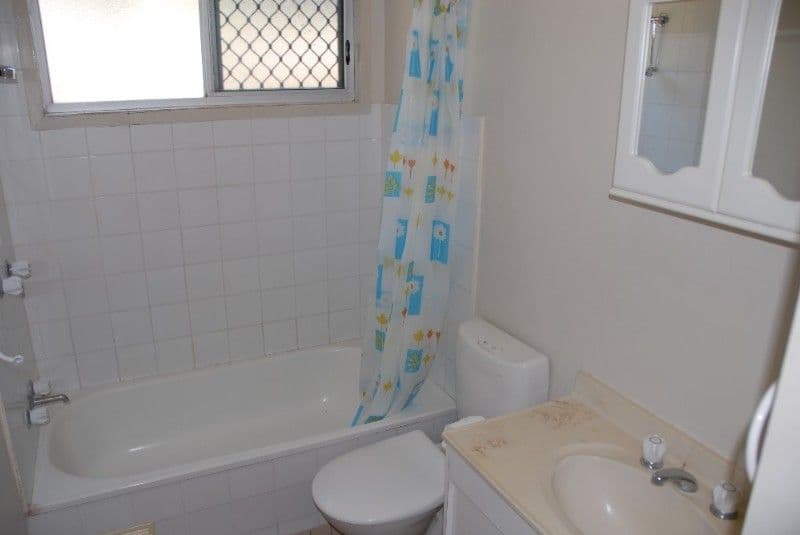 6 St Martins Road, CANNONVALE QLD 4802, Cannonvale - Thumbnail 4