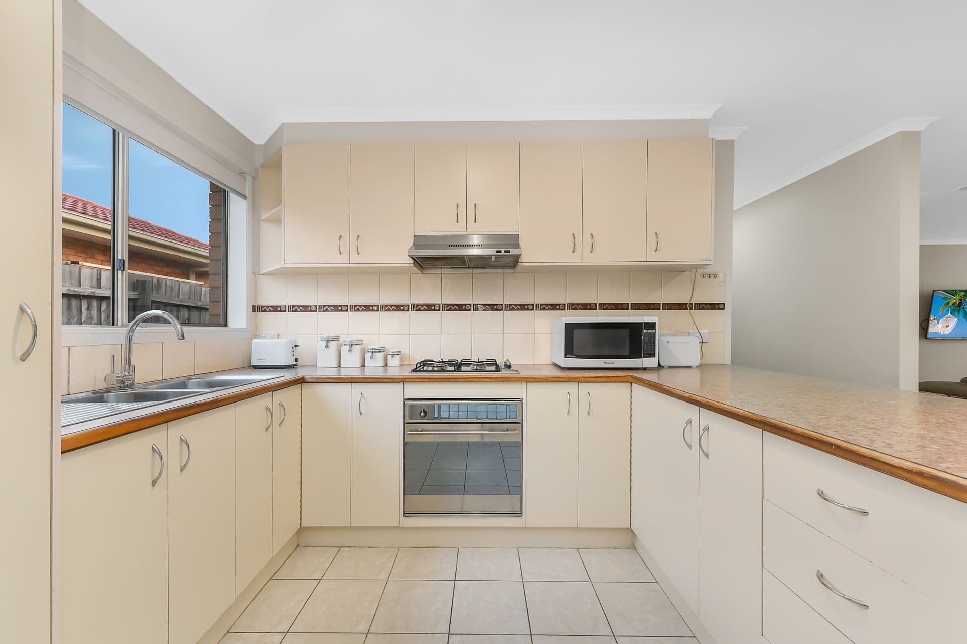 32 Oakland Drive, Hampton Park VIC 3976, Hampton Park - Thumbnail 3